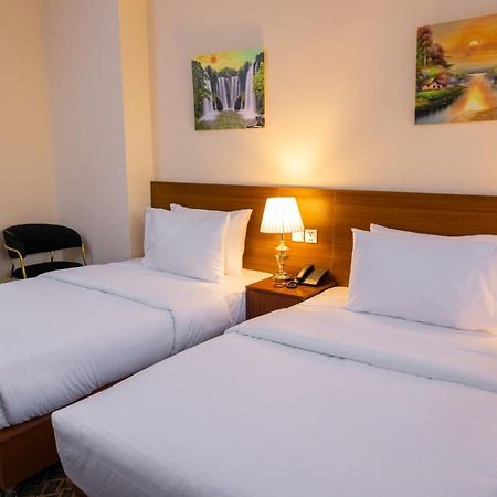 Three 888 Hotel Dubaï Extérieur photo
