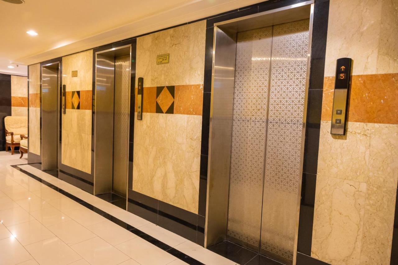 Three 888 Hotel Dubaï Extérieur photo