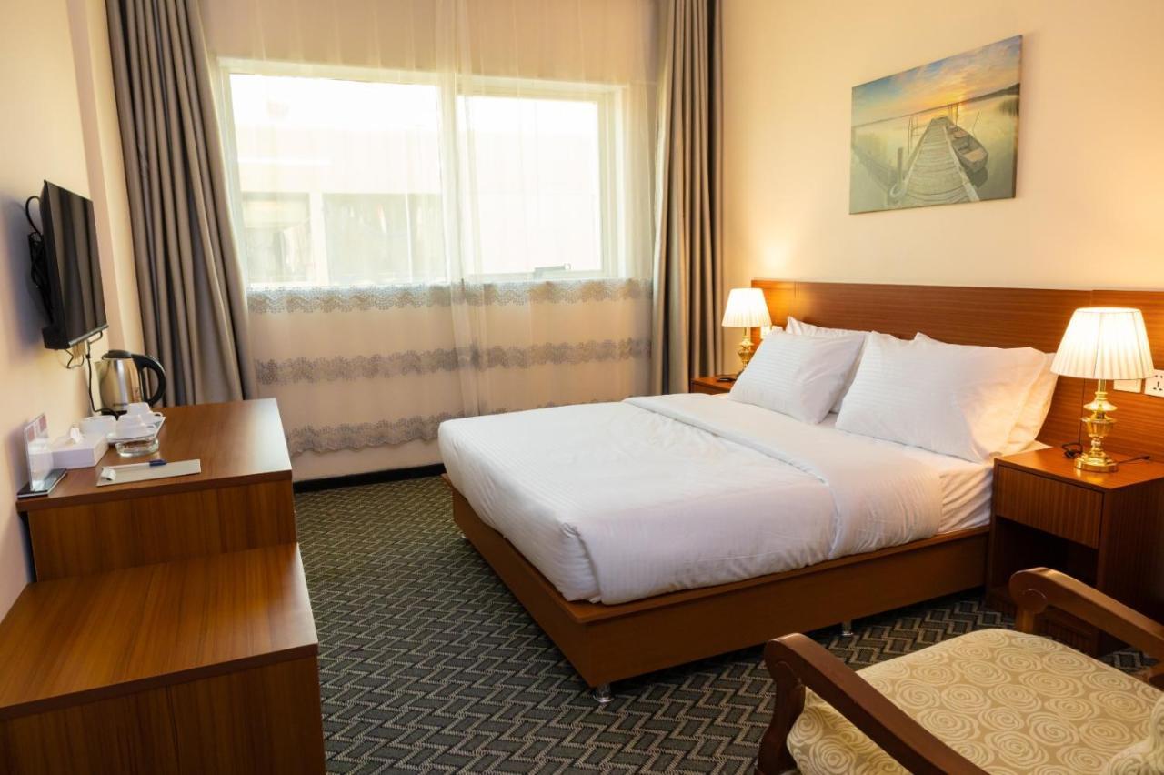 Three 888 Hotel Dubaï Extérieur photo