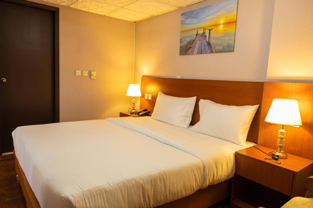 Three 888 Hotel Dubaï Extérieur photo