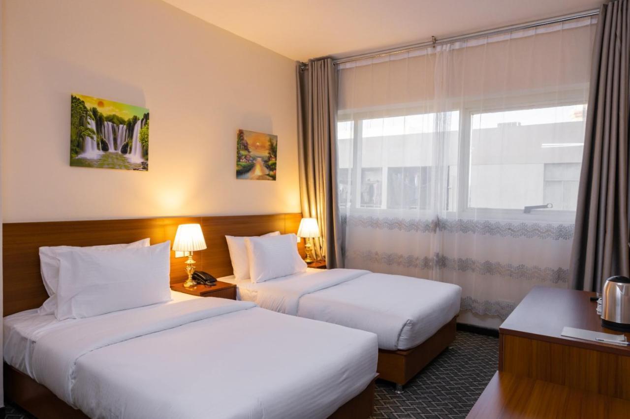 Three 888 Hotel Dubaï Extérieur photo