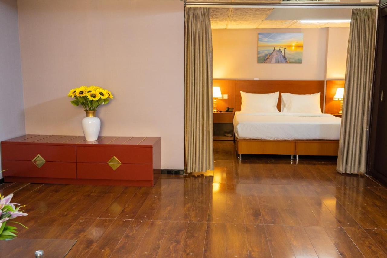 Three 888 Hotel Dubaï Extérieur photo