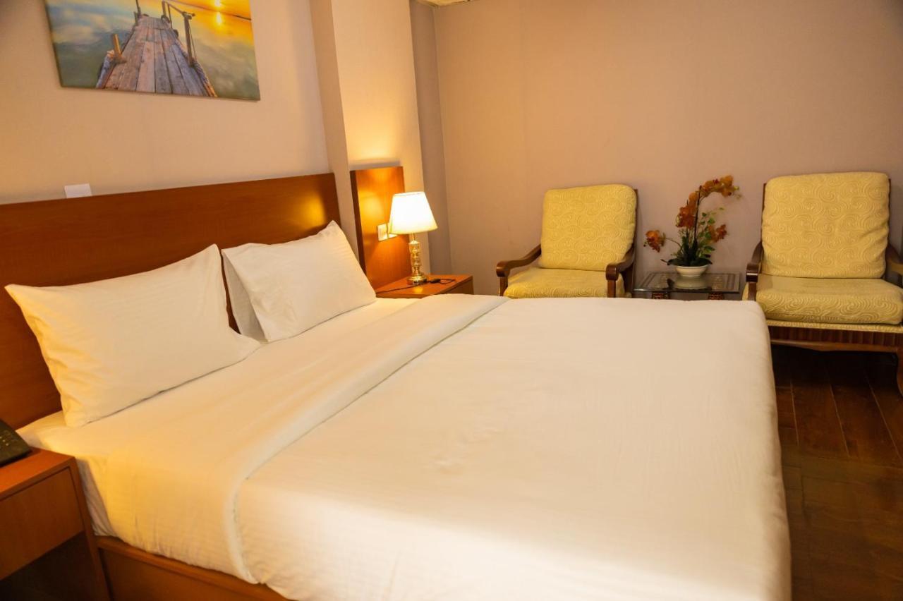 Three 888 Hotel Dubaï Extérieur photo
