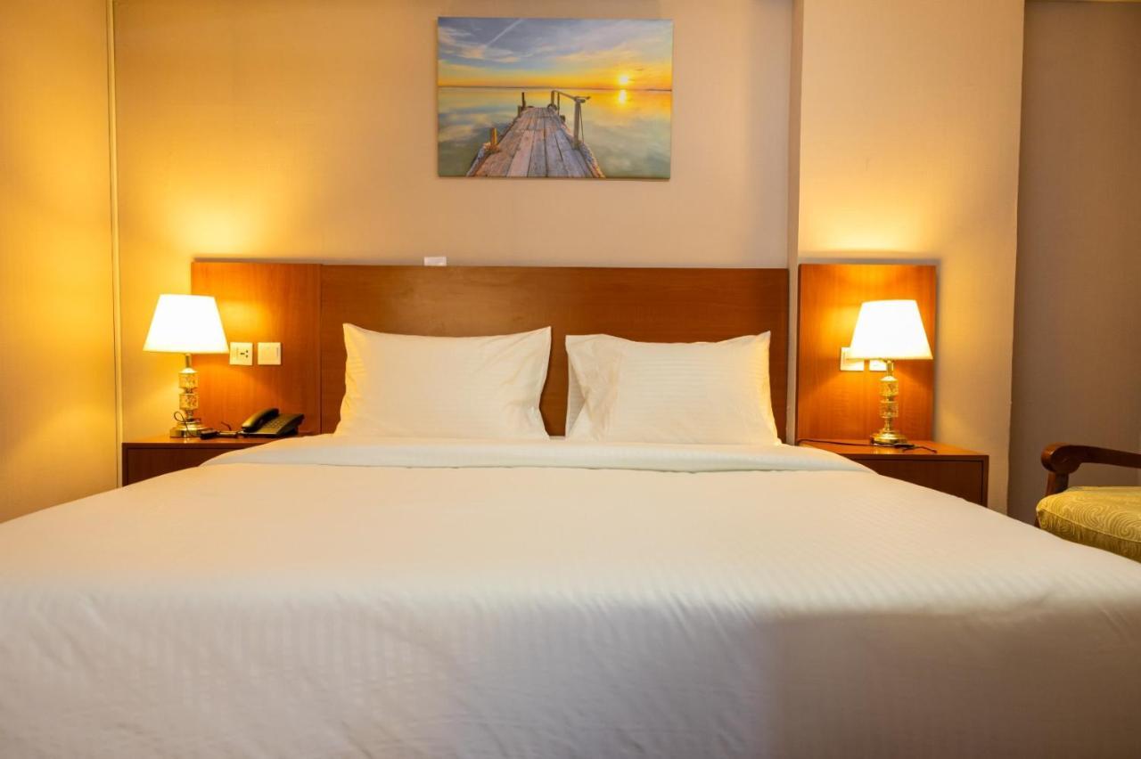 Three 888 Hotel Dubaï Extérieur photo