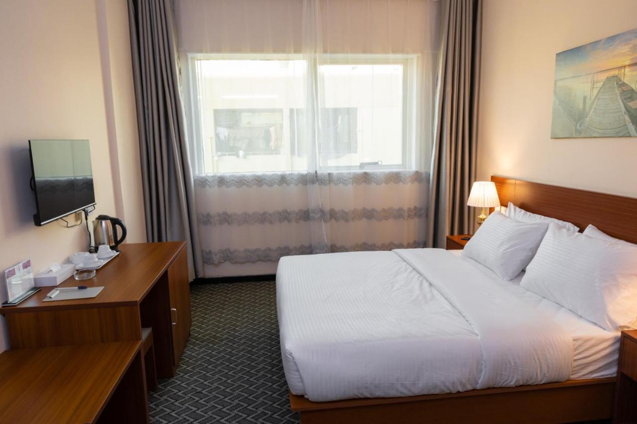 Three 888 Hotel Dubaï Extérieur photo