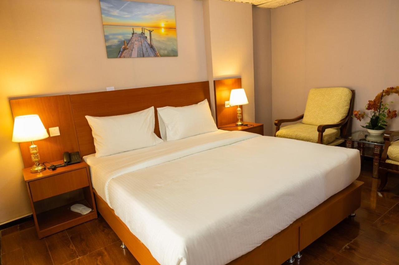 Three 888 Hotel Dubaï Extérieur photo