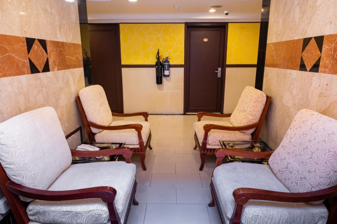 Three 888 Hotel Dubaï Extérieur photo