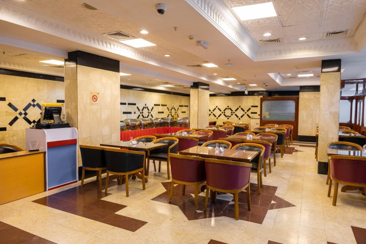 Three 888 Hotel Dubaï Extérieur photo