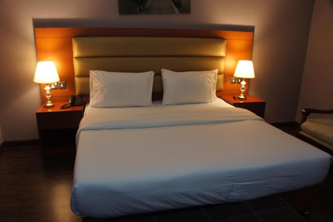 Three 888 Hotel Dubaï Extérieur photo