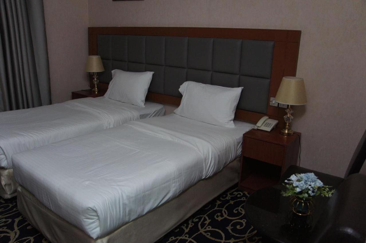 Three 888 Hotel Dubaï Extérieur photo