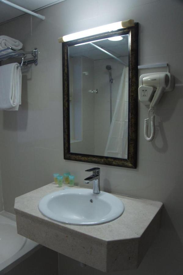 Three 888 Hotel Dubaï Extérieur photo