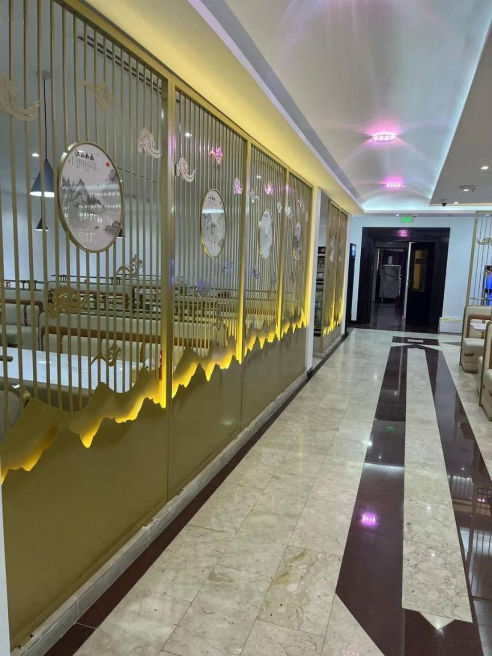 Three 888 Hotel Dubaï Extérieur photo