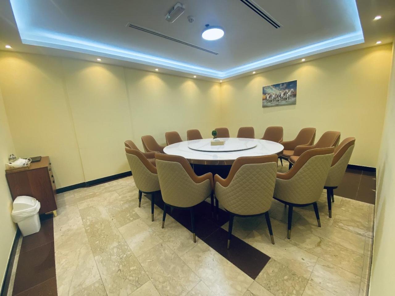 Three 888 Hotel Dubaï Extérieur photo